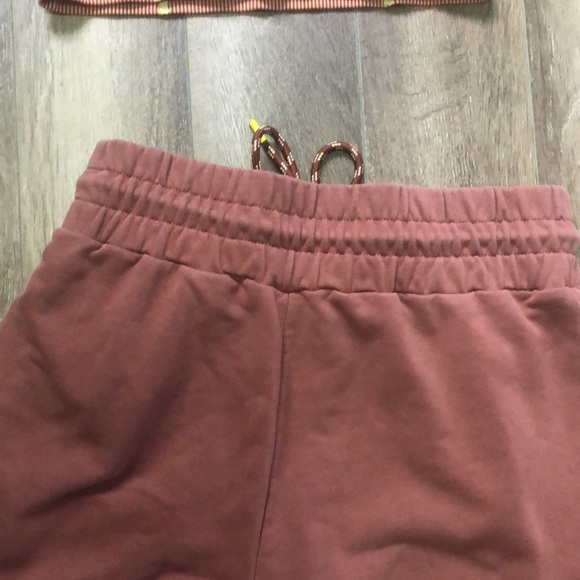 🥳2/$100🥳 Fabletics Iris sweatpants and Jameela Seamless Midi Bra set - Picture 5 of 12